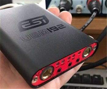 USB-аудиоинтерфейс ESI UGM192 - вид 1 миниатюра