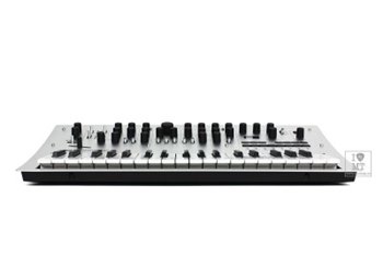 KORG MINILOGUE Синтезатор аналоговый - вид 3 миниатюра